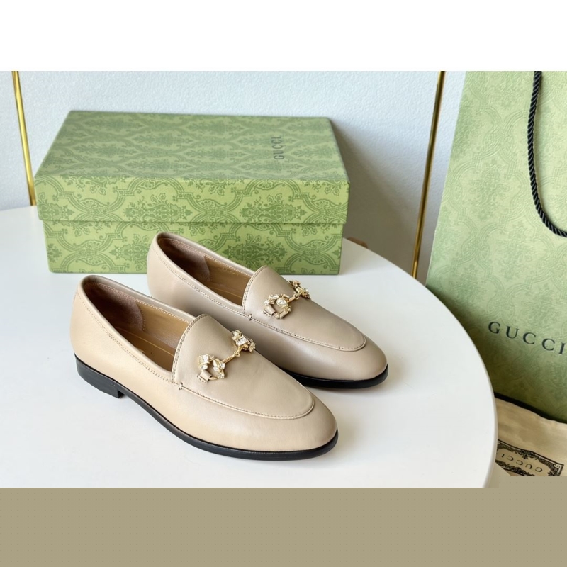 G*u*i flat shoes